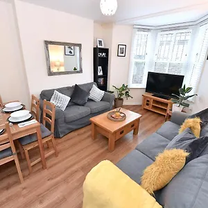zone-1-smart-two-bed-apartment-near-tower-bridge.brighton-hotels-england.com/